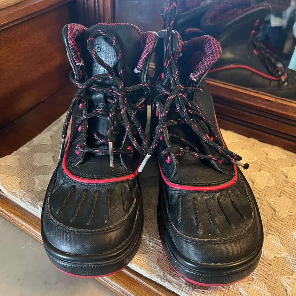 NIKE Vintage 2012 ACG‎ Woodside 2 Outdoor Winter Snow Boots Black Pink Girl's 13